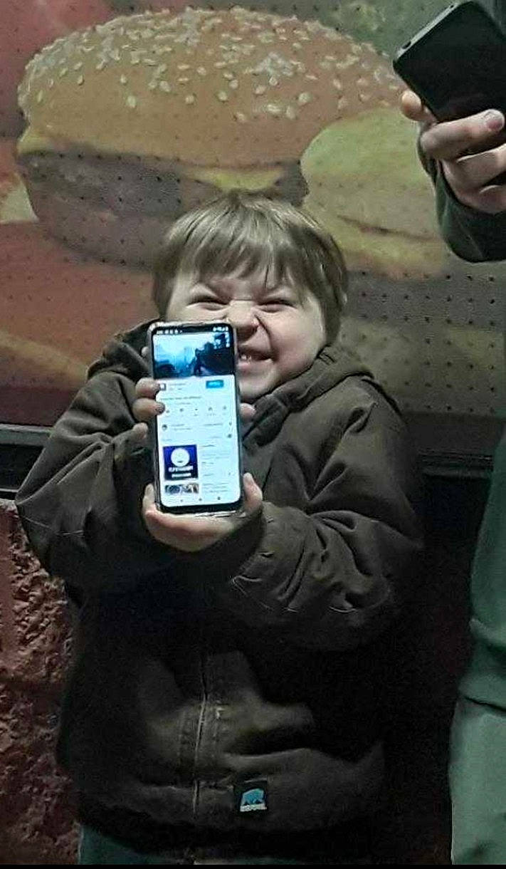 Calogero joined the competition — help win amazing prizes! communication_device, electric_blue, electronic_device, finger, fun, gadget, gesture, hand, happy, joy, mobile_device, mobile_phone, person, portable_communications_device, recreation, sleeve, smile, standing, technology, telephony