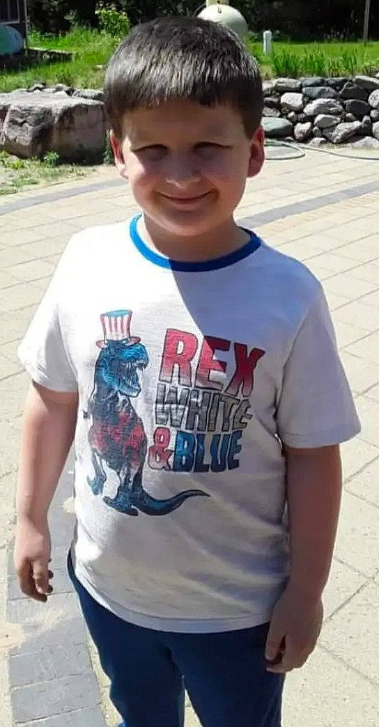 Rocco is registered to the contest to win money with this photo: active_shirt, child, cool, electric_blue, forehead, happy, joint, joy, leisure, neck, organ, pattern, person, shoulder, sleeve, smile, standing, summer, t_shirt, top