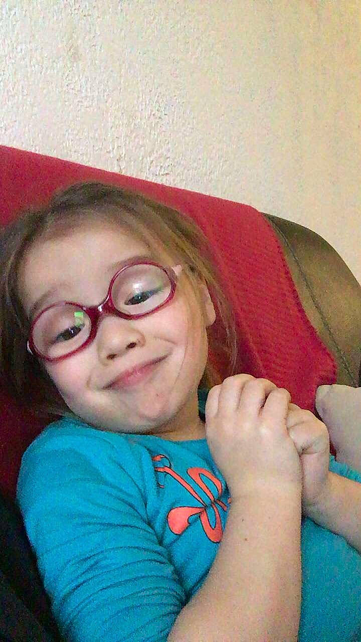 Angie a rejoint le concours — aidez-le/la à gagner de superbes lots ! cheek, child, eyewear, face, finger, glasses, head, joy, lip, mouth, nose, person, smile, toddler