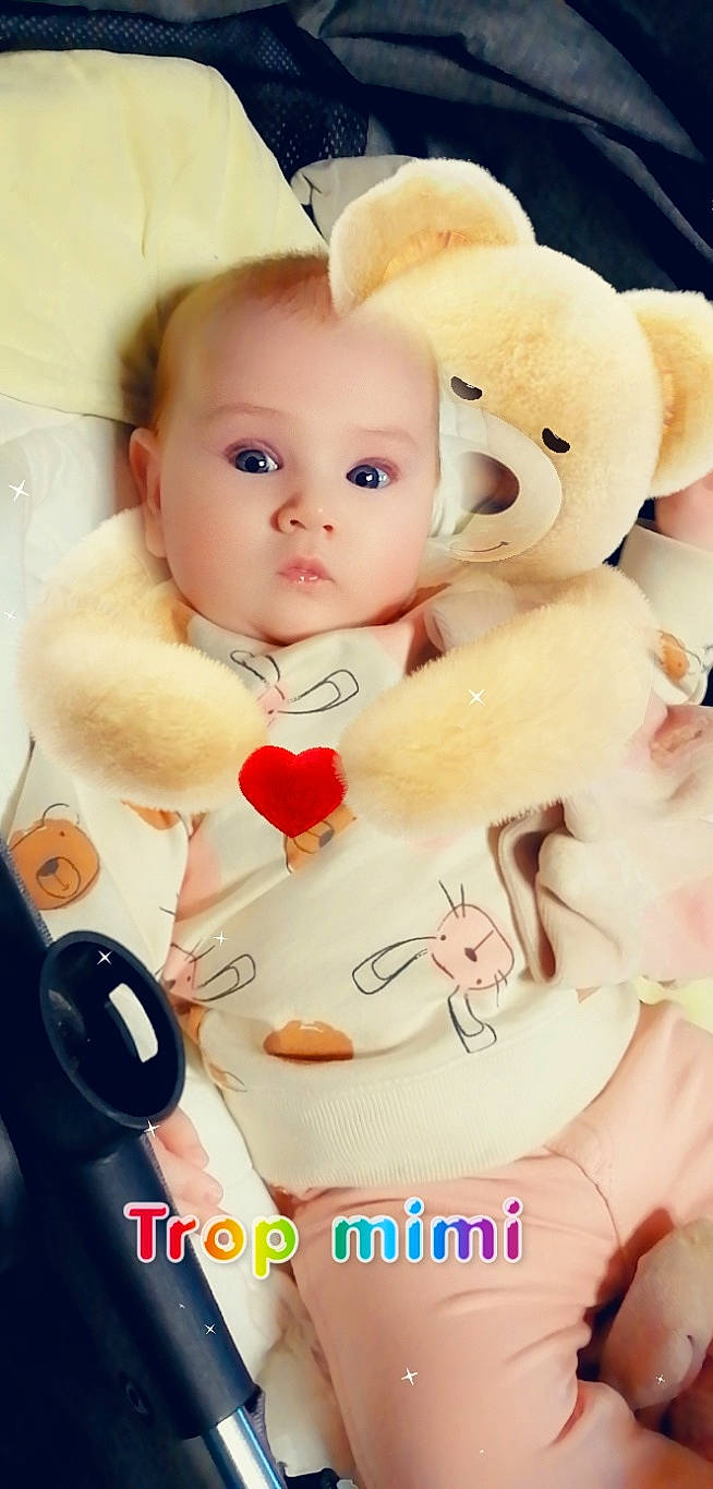 Aléxa a rejoint le concours — aidez-le/la à gagner de superbes lots ! baby, cheek, child, ear, person, skin, smile, stuffed_toy, teddy_bear, toddler, toy