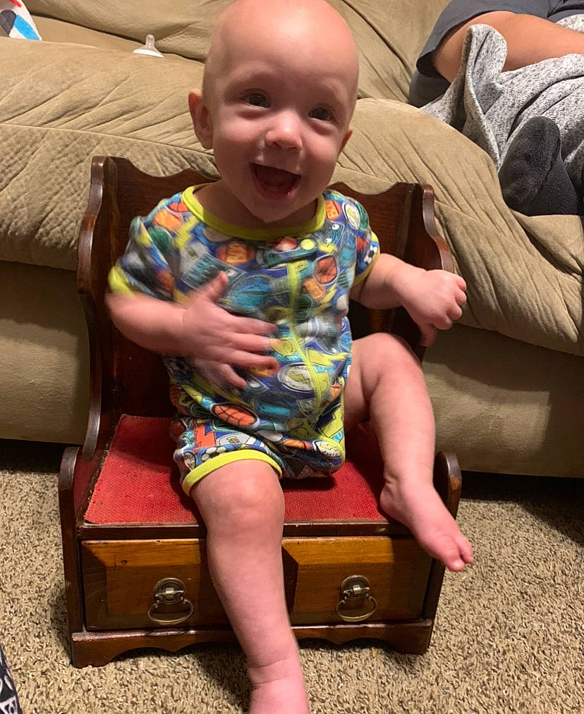 Nathan is registered to the contest to win money with this photo: baby_toddler_clothing, comfort, finger, fun, happy, head, human_leg, joint, knee, lap, leg, leisure, organ, people, person, skin, smile, summer, thigh, thumb