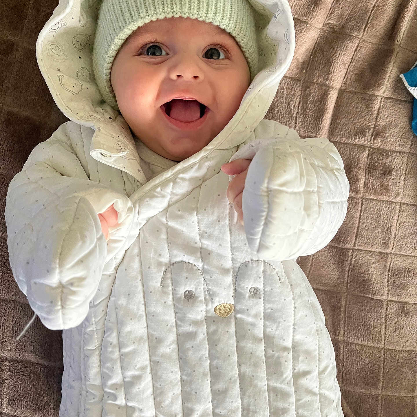 Noham participe au concours pour gagner de l'argent avec cette photo : baby, beanie, bodypart, bonnet, cap, clothing, coat, face, hat, head, hood, hoodie, jacket, knitwear, mouth, person, photography, portrait, sweater, sweatshirt