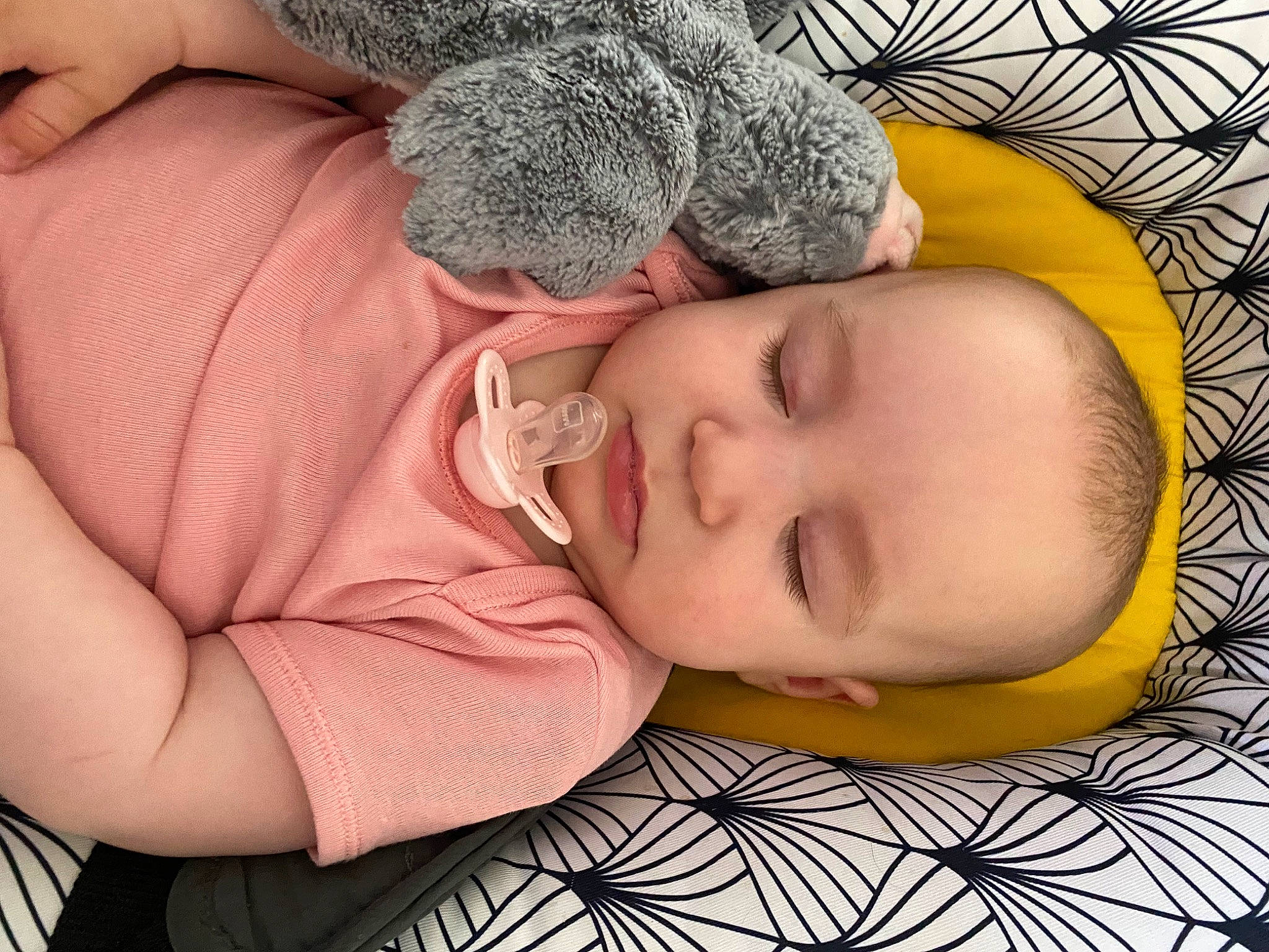 Angèle a rejoint le concours — aidez-le/la à gagner de superbes lots ! arm, baby, baby_sleeping, baby_toddler_clothing, cheek, comfort, ear, eye, eyelash, finger, hand, head, human_body, lip, mouth, neck, nose, organ, person, skin