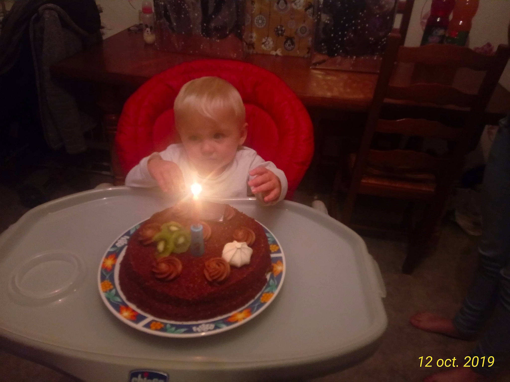 Ilario a rejoint le concours — aidez-le/la à gagner de superbes lots ! baked_goods, birthday, birthday_cake, cake, candle, child, chocolate, chocolate_cake, christmas_eve, cuisine, dessert, dish, fondant, food, party, person, sugar_paste, sweetness, toddler, torte