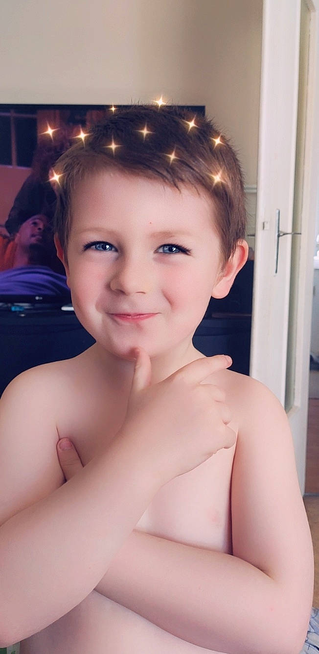 Juan a rejoint le concours — aidez-le/la à gagner de superbes lots ! barechested, cheek, chest, chin, ear, eyebrow, eyelash, facial_expression, forehead, hairstyle, iris, jaw, joint, joy, muscle, neck, organ, person, shoulder, skin