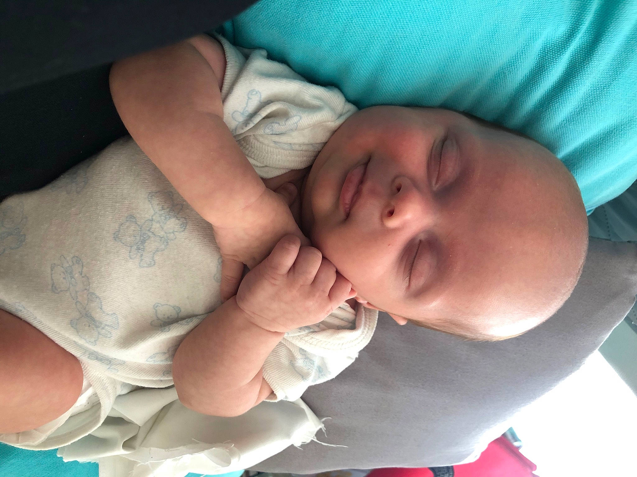 Nathanaël participe au concours pour gagner de l'argent avec cette photo : arm, baby, baby_sleeping, bedtime, birth, cheek, child, childbirth, comfort, hand, head, mouth, muscle, nap, nose, person, skin, sleep, smile, toddler