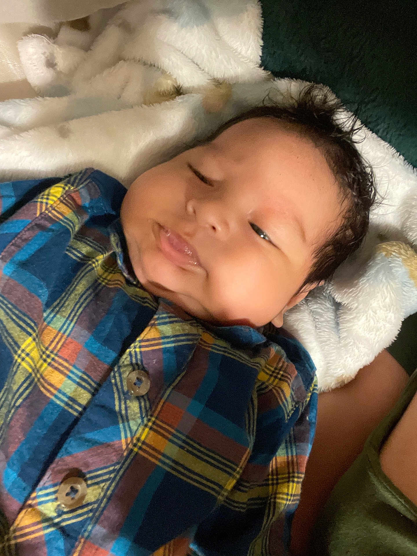 Jeyder Fernandez is registered to the contest to win money with this photo: baby, infant, plaid_shirt, face, lying_down, blanket, soft_texture, cozy, cute, child, portrait, sleepy, smile, indoors, person, clothing, skin, head, hair, young