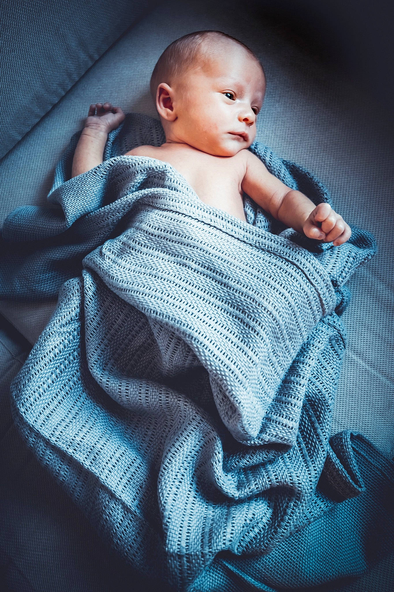 Matys a rejoint le concours — aidez-le/la à gagner de superbes lots ! art, baby, blanket, blue, cheek, child, crochet, design, knitting, linens, outerwear, pattern, person, photography, portrait, product, skin, textile, toddler, wool