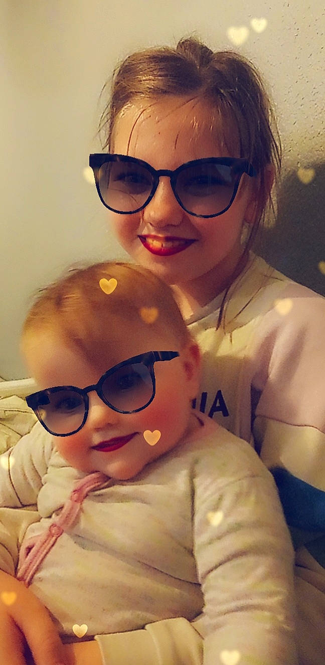 Ruby participe au concours pour gagner de l'argent avec cette photo : cheek, chin, eyebrow, eyewear, facial_expression, glasses, goggles, hair, hairstyle, happy, head, joy, lip, mammal, mouth, nose, person, skin, smile, sunglasses