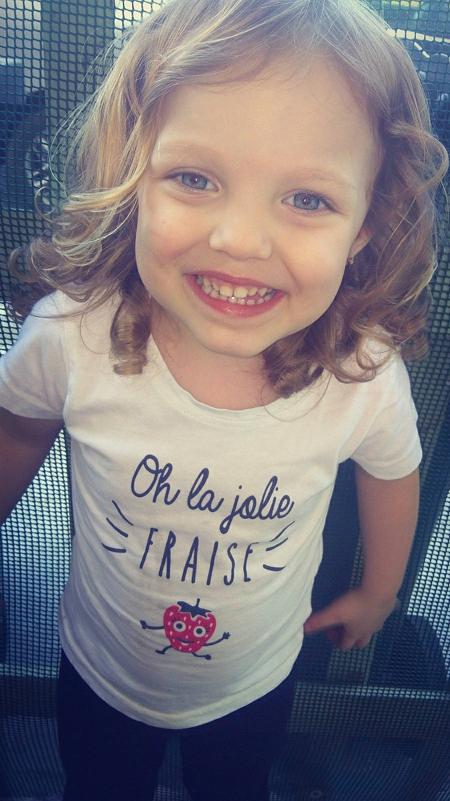 Alyssa Sophia participe au concours pour gagner de l'argent avec cette photo : blond, cheek, child, chin, cool, face, facial_expression, forehead, hair, hairstyle, head, joy, lip, nose, organ, people, person, skin, smile, t_shirt