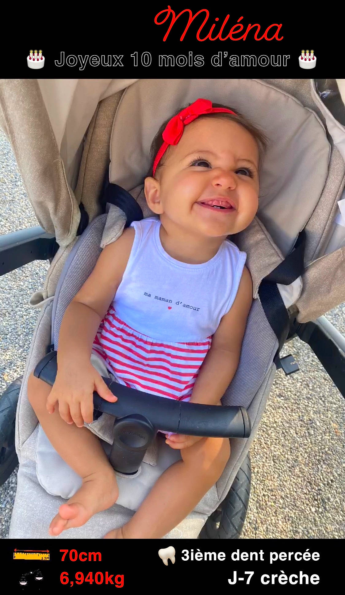 Miléna participe au concours pour gagner de l'argent avec cette photo : auto_part, baby, baby_carriage, baby_products, baby_toddler_clothing, car_seat, chair, child, comfort, electric_blue, fashion_accessory, finger, fun, happy, headwear, joy, leisure, person, product, sitting