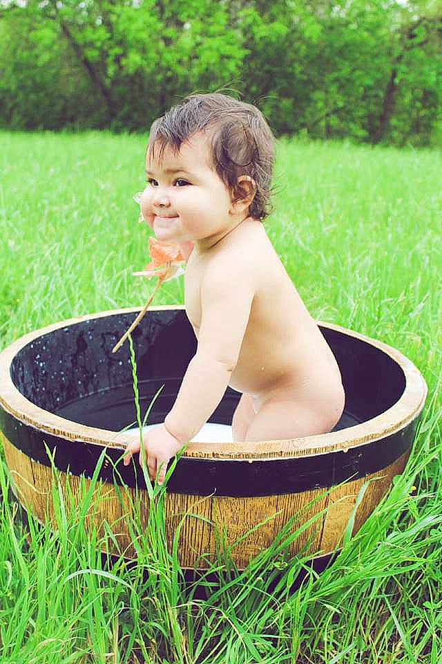Raygen is registered to the contest to win money with this photo: bathtub, child, fun, grass, grass_family, joy, leisure, person, plant, play, sitting, smile, summer, toddler, water