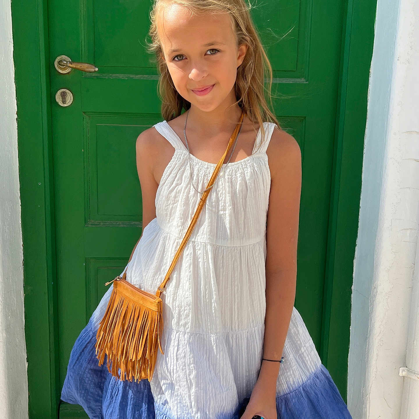 Stella a rejoint le concours — aidez-le/la à gagner de superbes lots ! accessories, bag, blonde, blouse, child, clothing, dress, eveningdress, face, female, formalwear, girl, hair, handbag, head, pants, person, photography, portrait, sleeve
