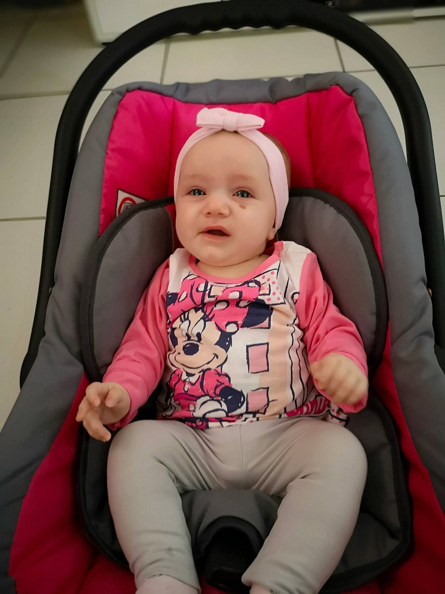 Delinda a rejoint le concours — aidez-le/la à gagner de superbes lots ! baby, baby_carriage, baby_in_car_seat, baby_products, car_seat, cheek, child, comfort, person, pink, product, sitting, toddler