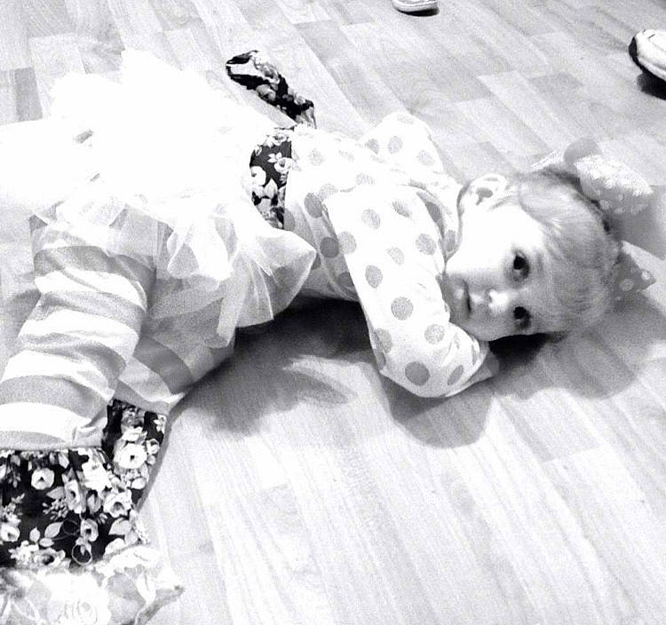 Sam is registered to the contest to win money with this photo: black_and_white, canidae, child, companion_dog, dalmatian, dog_breed, flooring, maltese, monochrome, non_sporting_group, person, play, puppy, style, white