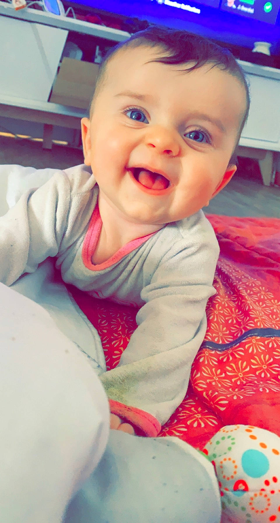 Kaleesie participe au concours pour gagner de l'argent avec cette photo : baby, baby_toddler_clothing, blue, cheek, chin, eye, hair, happy, head, human_body, iris, lip, mouth, nose, person, pink, skin, sleeve, smile, toddler