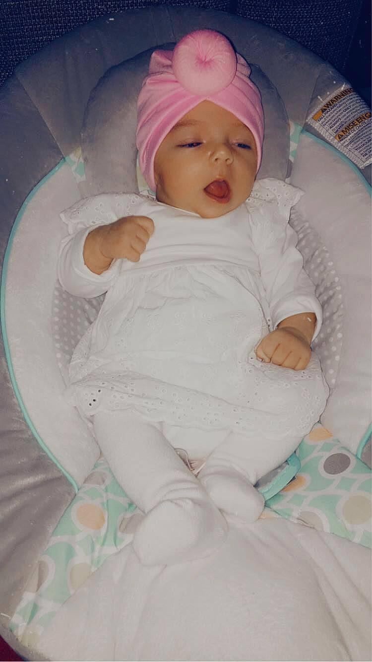 Victoria participe au concours pour gagner de l'argent avec cette photo : baby, baby_sleeping, baby_toddler_clothing, beanie, cap, cheek, child, comfort, face, hat, headwear, human_body, knit_cap, linens, person, pink, purple, skin, sleeve, smile