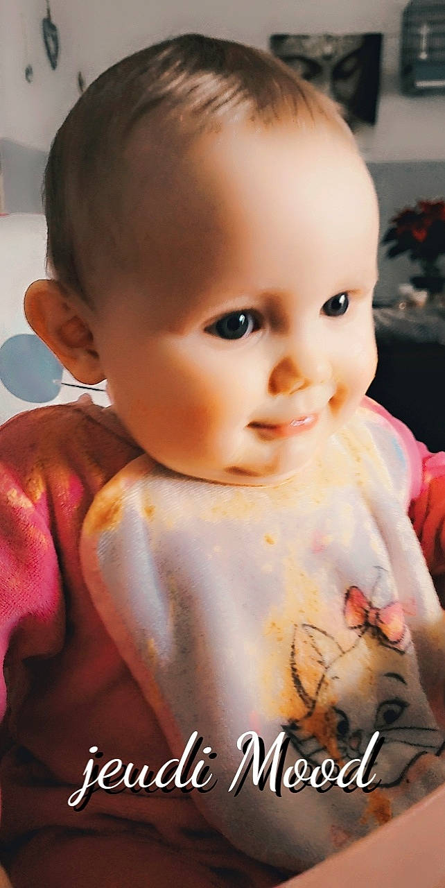 Zoé participe au concours pour gagner de l'argent avec cette photo : cheek, chin, ear, eyebrow, eyelash, facial_expression, flash_photography, forehead, gesture, happy, iris, joint, lip, mouth, muscle, neck, nose, person, shoulder, skin