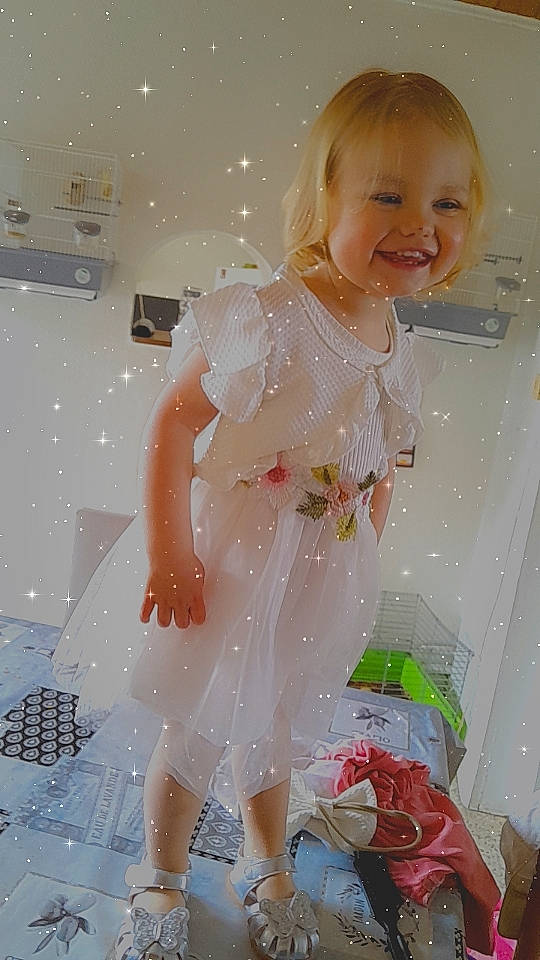 Zoé participe au concours pour gagner de l'argent avec cette photo : barbie, bathing, blond, bridal_accessory, dress, event, fashion, fashion_accessory, fashion_design, formal_wear, fun, happy, human_leg, joy, peach, person, pink, smile, textile, thigh