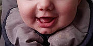 Rohart Laura a rejoint le concours — aidez-le/la à gagner de superbes lots ! baby, child, closeup, clothing, cozy, cute, eyes, face, happy, head, indoor, infant, mouth, person, portrait, skin, smiling, soft, warm, young