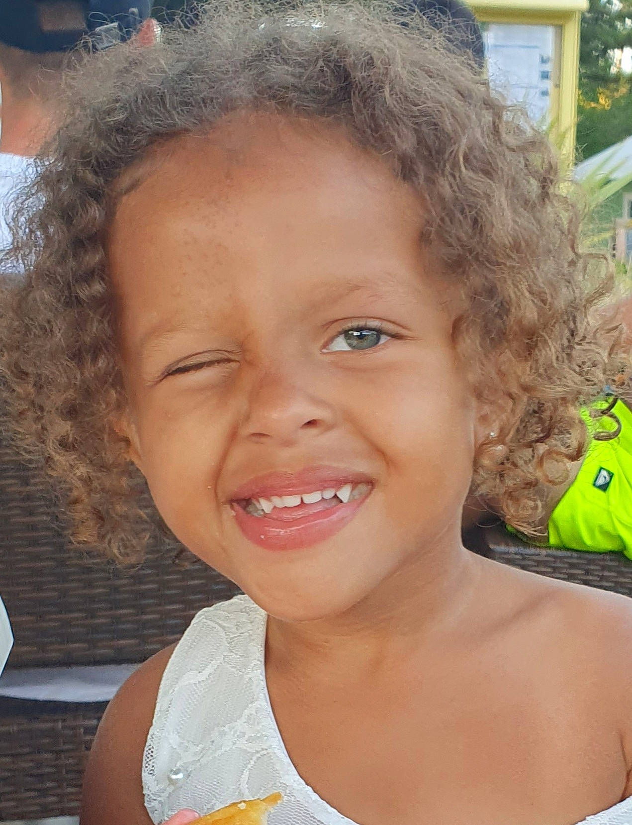 Colyne a rejoint le concours — aidez-le/la à gagner de superbes lots ! beauty, child, chin, eye, eyebrow, face, facial_expression, forehead, hair, hairstyle, happy, head, human, joy, laugh, lip, nose, organ, person, skin