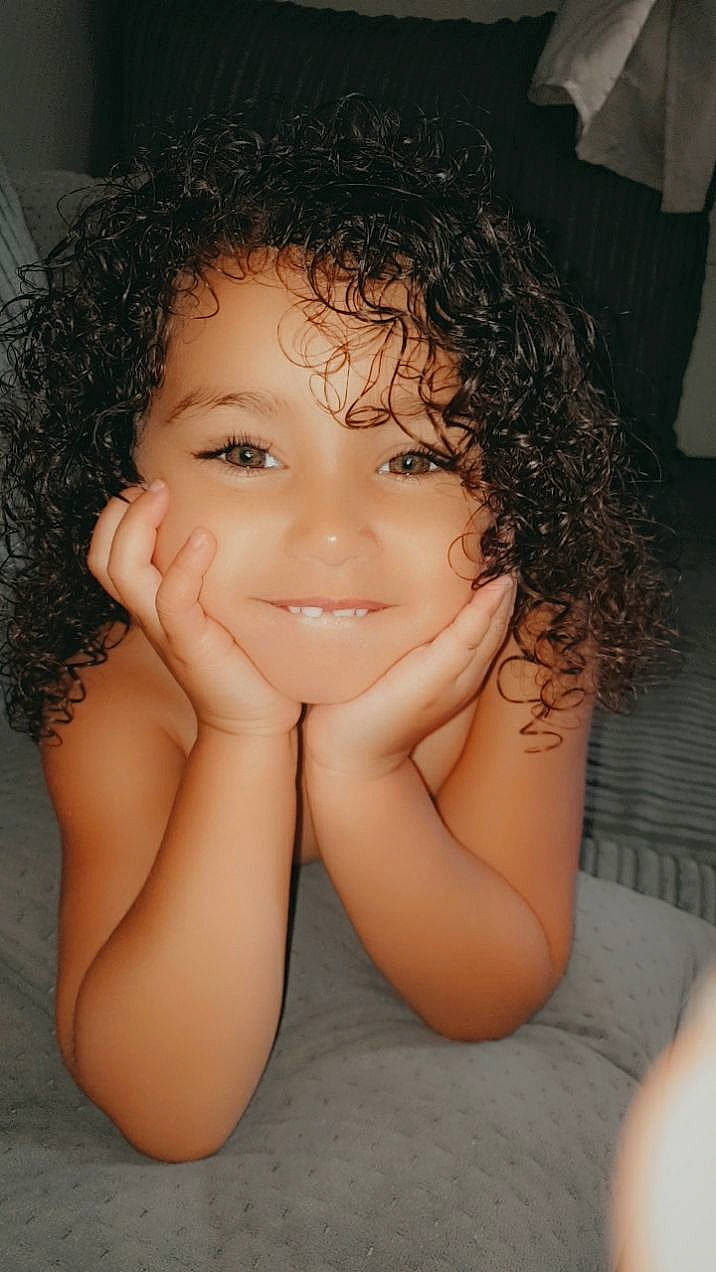 Jasmine a rejoint le concours — aidez-le/la à gagner de superbes lots ! arm, cheek, chin, eye, eyebrow, eyelash, face, flash_photography, forehead, hair, human_body, jheri_curl, joint, joy, lip, mouth, neck, nose, person, shoulder