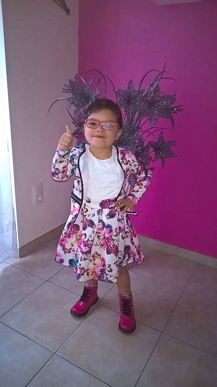 Nadege a rejoint le concours — aidez-le/la à gagner de superbes lots ! child, child_model, dress, footwear, magenta, person, pink, shoe, toddler