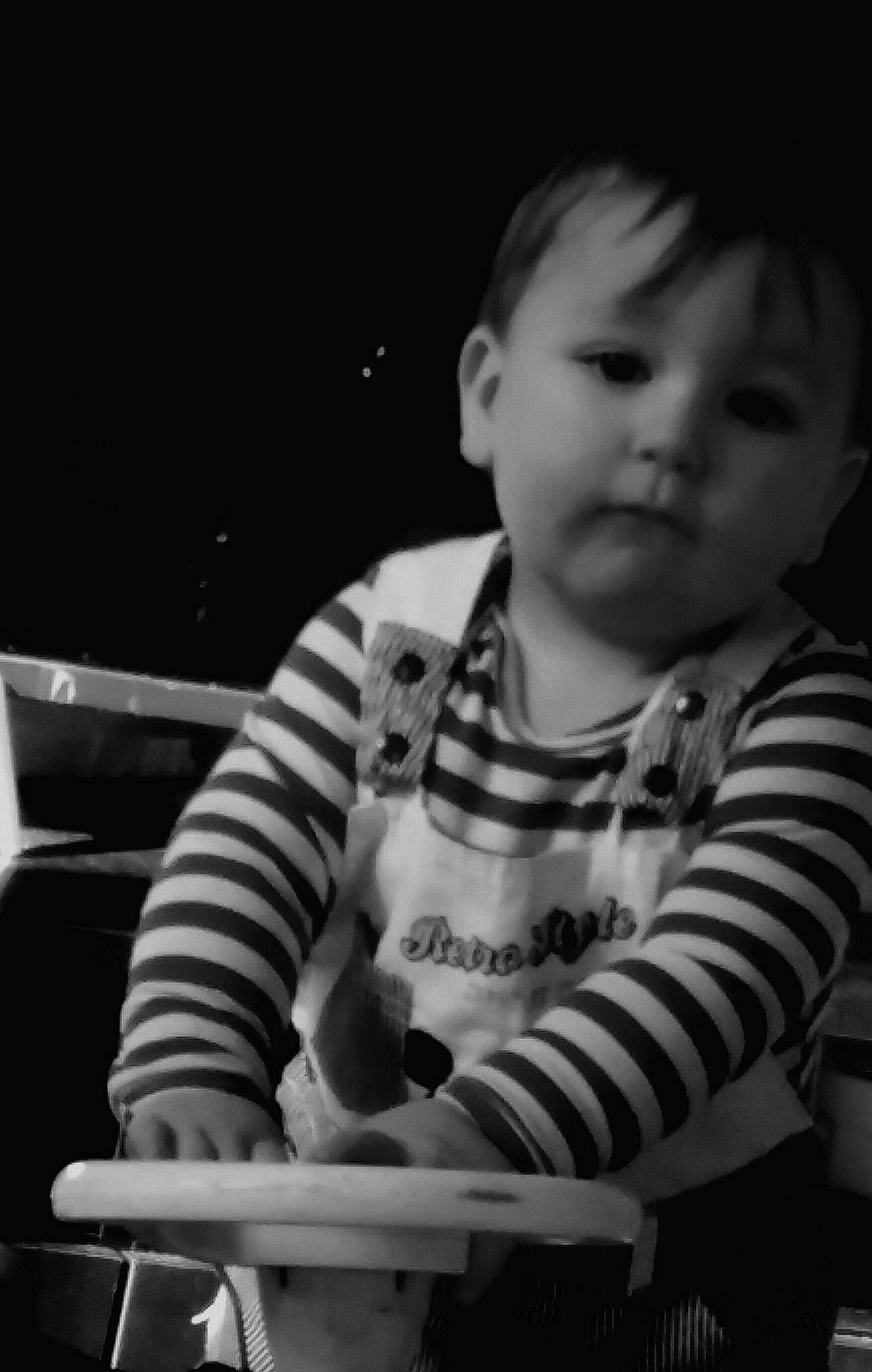 Mani a rejoint le concours — aidez-le/la à gagner de superbes lots ! baby, black, black_and_white, cheek, child, eye, face, monochrome, monochrome_photography, person, photography, sitting, smile, snapshot, style, toddler, white