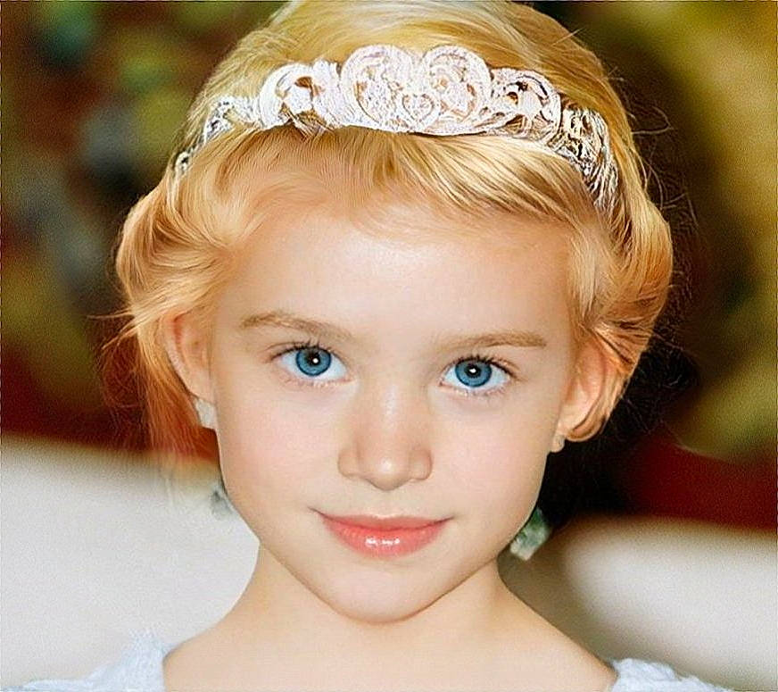 Samia a rejoint le concours — aidez-le/la à gagner de superbes lots ! chin, ear, eye, eyebrow, eyelash, facial_expression, flash_photography, forehead, hair, hairstyle, happy, headgear, headpiece, iris, joy, lip, person, skin, smile, summer