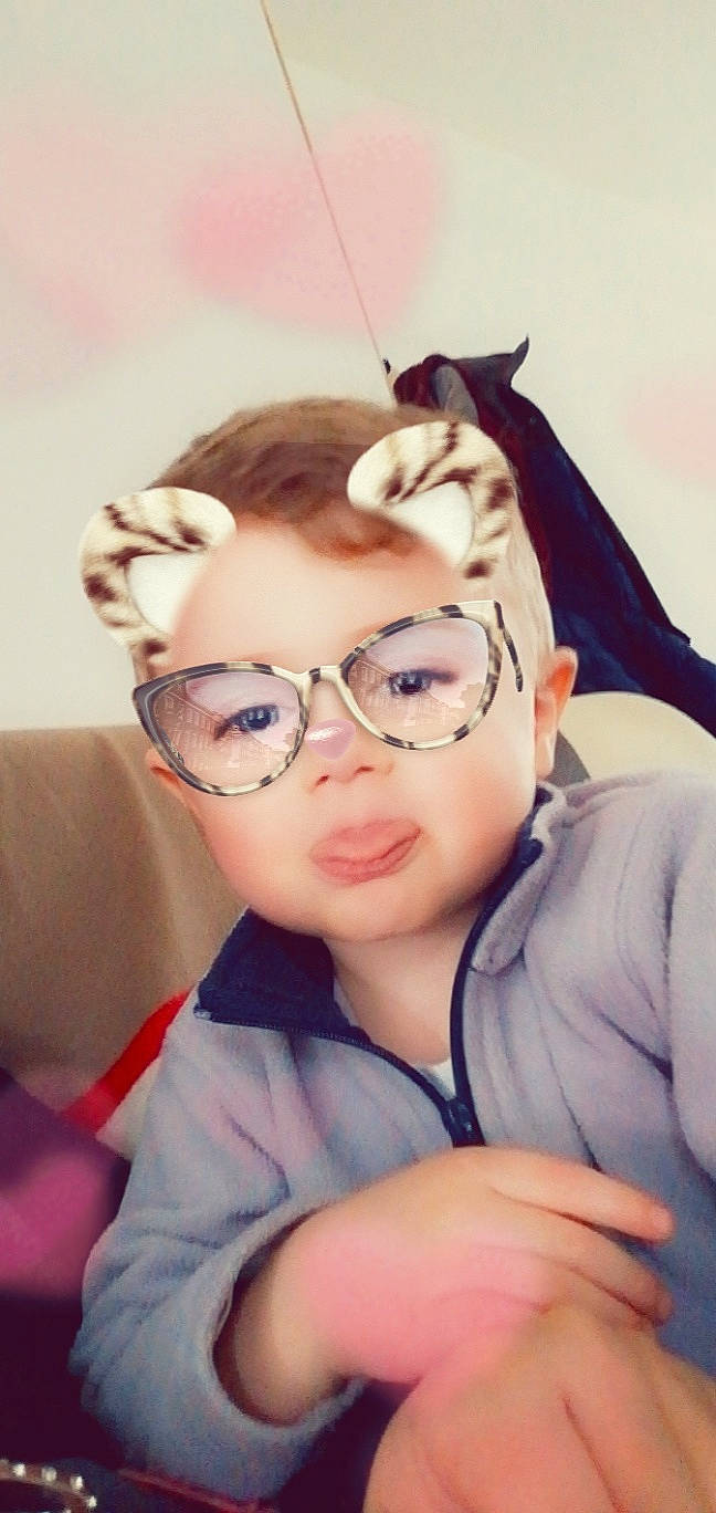 Nolan a rejoint le concours — aidez-le/la à gagner de superbes lots ! brown_hair, child, cool, ear, eye, eyebrow, eyewear, forehead, girl, glasses, hair_accessory, hairstyle, head, person, product, smile, vision_care