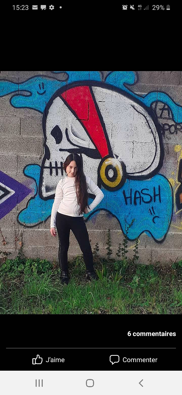 Melia a rejoint le concours — aidez-le/la à gagner de superbes lots ! art, artist, azure, blue, cool, drawing, electric_blue, font, gesture, graffiti, grass, happy, human, joy, mural, paint, painting, person, street, style