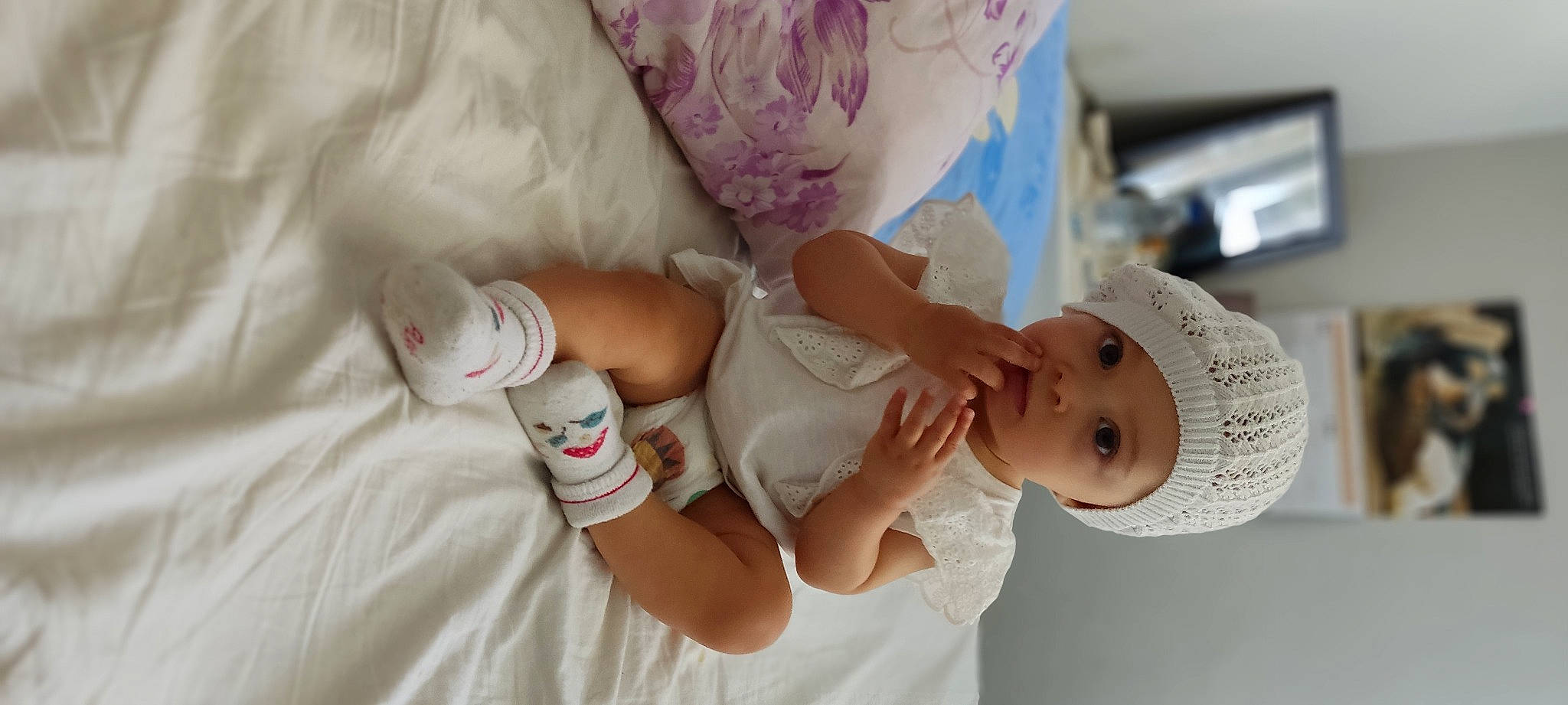 Atavwigho Hanna participe au concours pour gagner de l'argent avec cette photo : arm, baby, baby_products, baby_toddler_clothing, child, comfort, elbow, eyelash, fashion_accessory, finger, gesture, hand, happy, hat, headwear, nail, person, room, skin, thumb