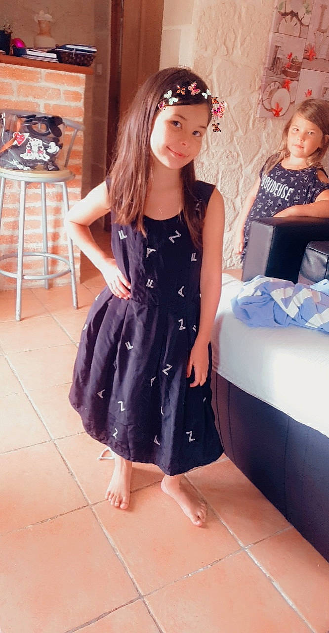 Inayha a rejoint le concours — aidez-le/la à gagner de superbes lots ! black_hair, day_dress, dress, electric_blue, face, fashion, fashion_design, flooring, formal_wear, gown, hair, happy, headwear, joy, long_hair, neck, one_piece_garment, person, sleeve, smile