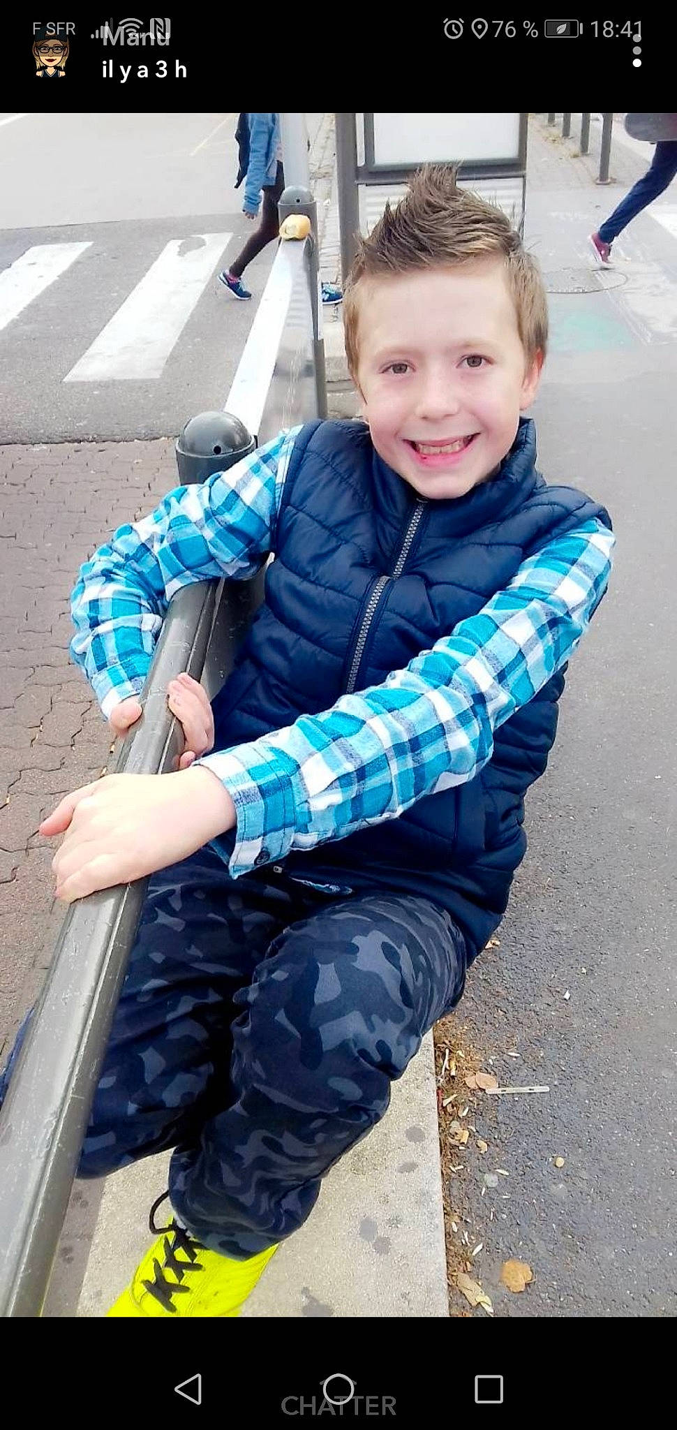 Erwan participe au concours pour gagner de l'argent avec cette photo : child, cool, design, jeans, joy, outerwear, pattern, person, plaid, play, sitting, smile, tartan, toddler