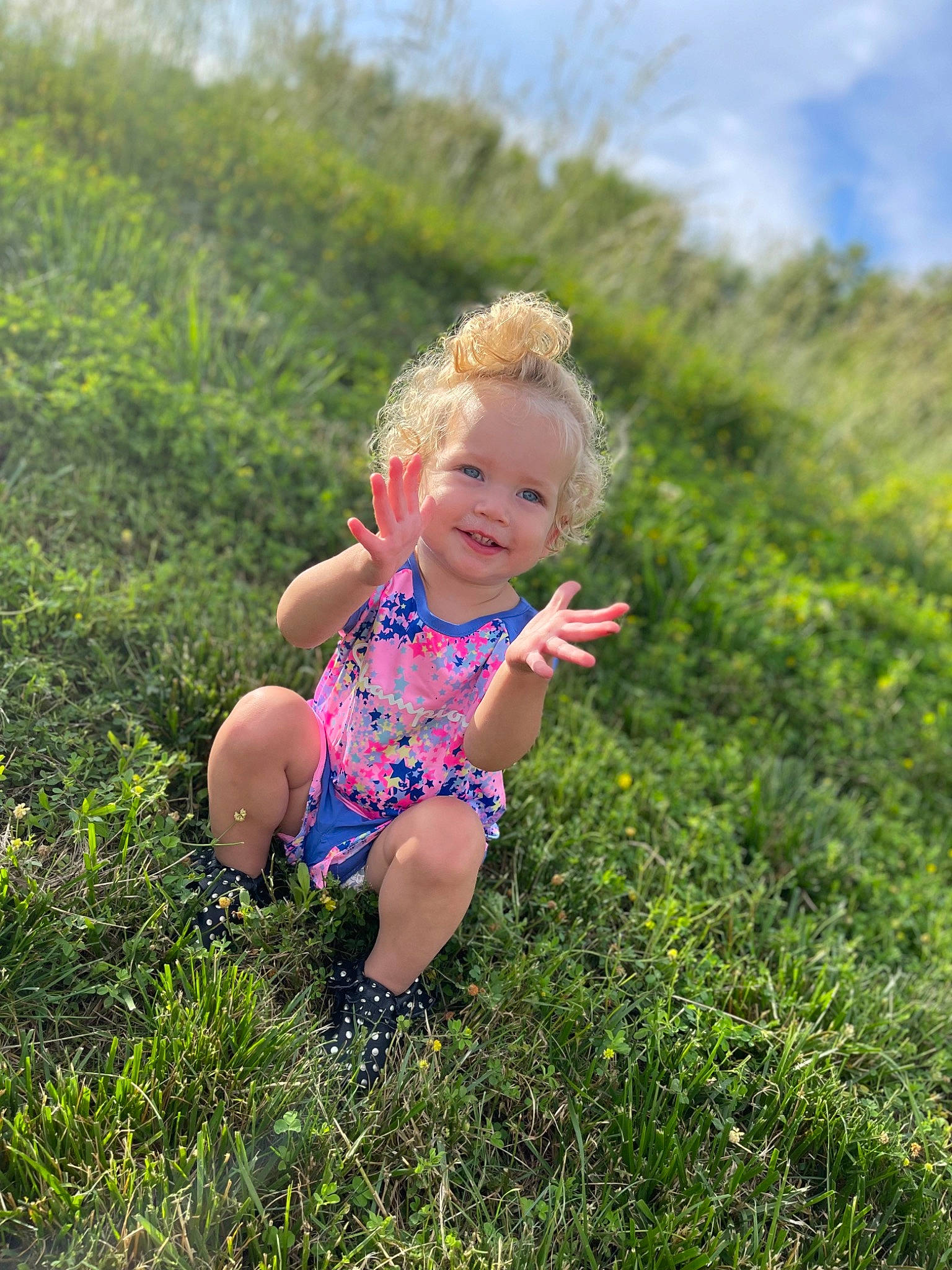 Austen is registered to the contest to win money with this photo: baby, baby_toddler_clothing, electric_blue, face, fun, grass, grass_family, grassland, happy, joy, landscape, leisure, meadow, people_in_nature, person, plant, prairie, recreation, sky, smile