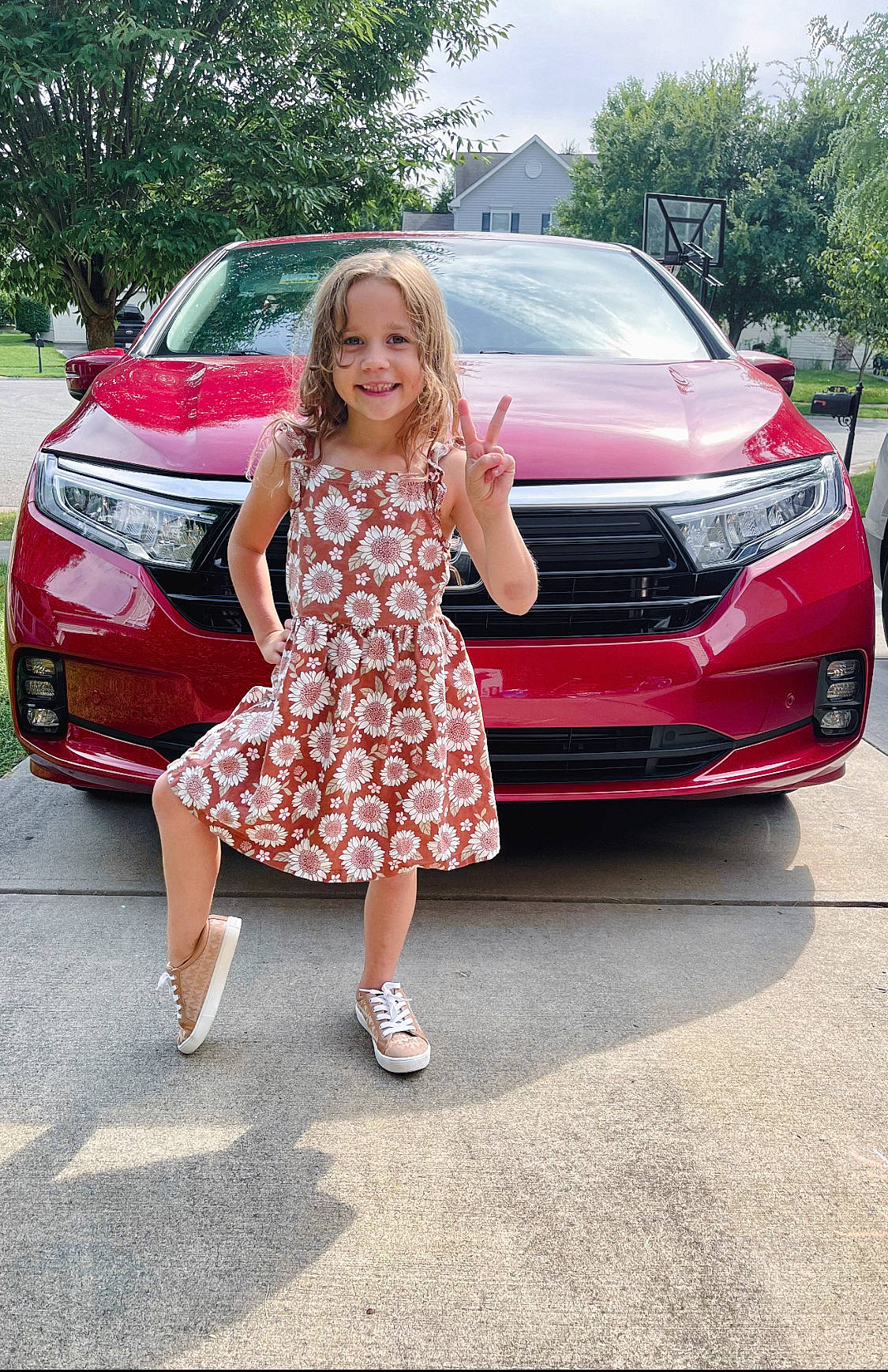 Kya is registered to the contest to win money with this photo: automotive_design, automotive_exterior, automotive_lighting, automotive_tire, automotive_wheel_system, bumper, car, dress, grille, hood, joy, land_vehicle, motor_vehicle, person, personal_luxury_car, plant, rim, smile, tints_and_shades, tree