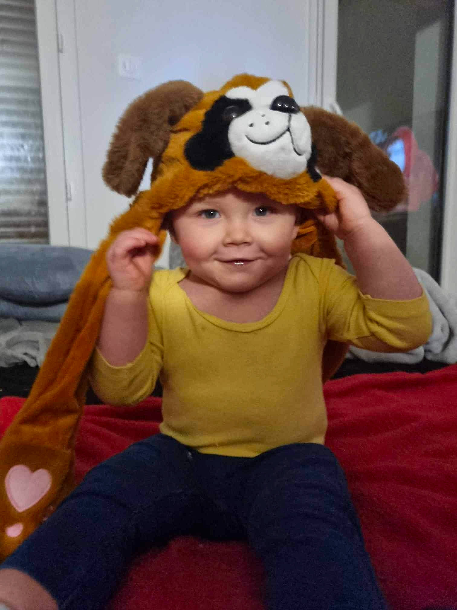 Stanyslas a rejoint le concours — aidez-le/la à gagner de superbes lots ! cap, child, comfort, event, eye, finger, fun, fur, gesture, happy, headwear, human_body, leisure, mascot, person, plush, room, sitting, smile, stuffed_toy