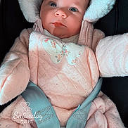 Arya participe au concours pour gagner de l'argent avec cette photo : adorable, baby, butterfly, car_seat, child, closeup, cute, expression, face, head, indoor, infant, person, pink_clothing, portrait, seatbelt, sitting, straps, warm_clothing, wide_eyes