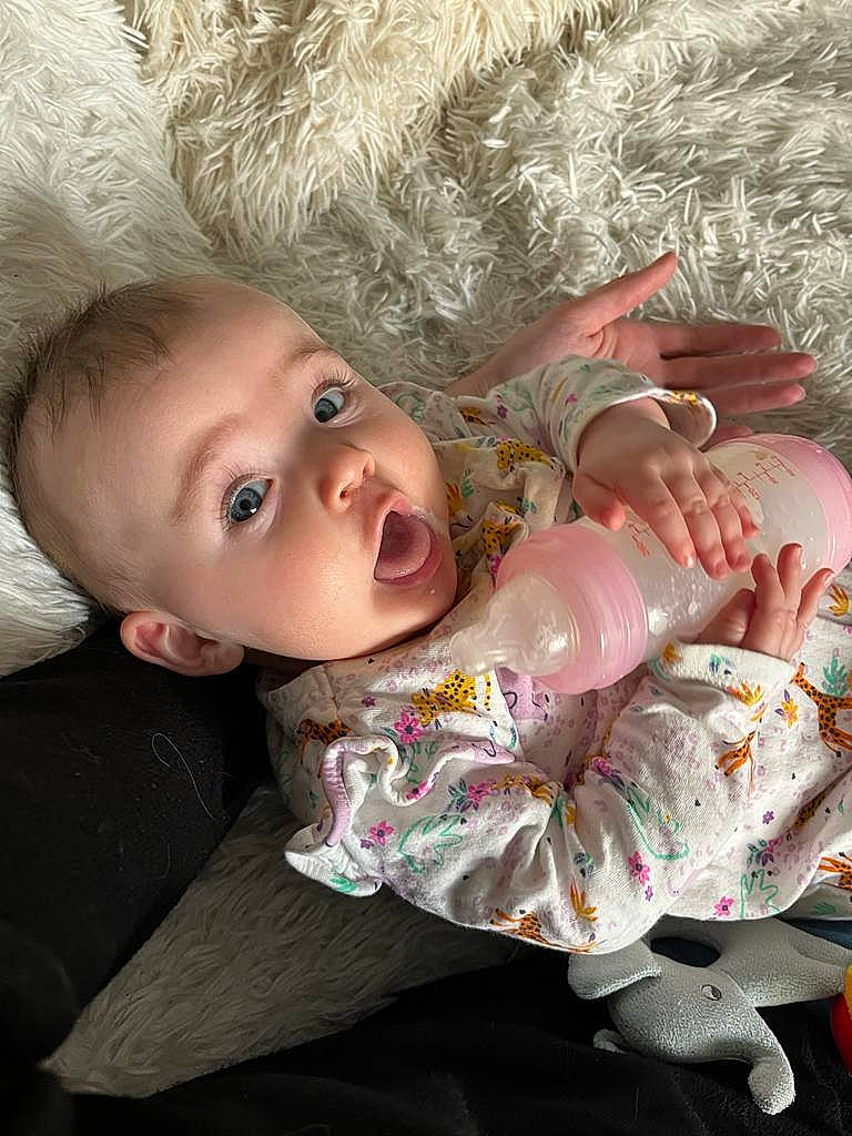 Anna participe au concours pour gagner de l'argent avec cette photo : baby, baby_toddler_clothing, cheek, child, chin, eye, grass, happy, human_body, iris, lip, mouth, nose, person, skin, smile, textile, toddler, toy, tree