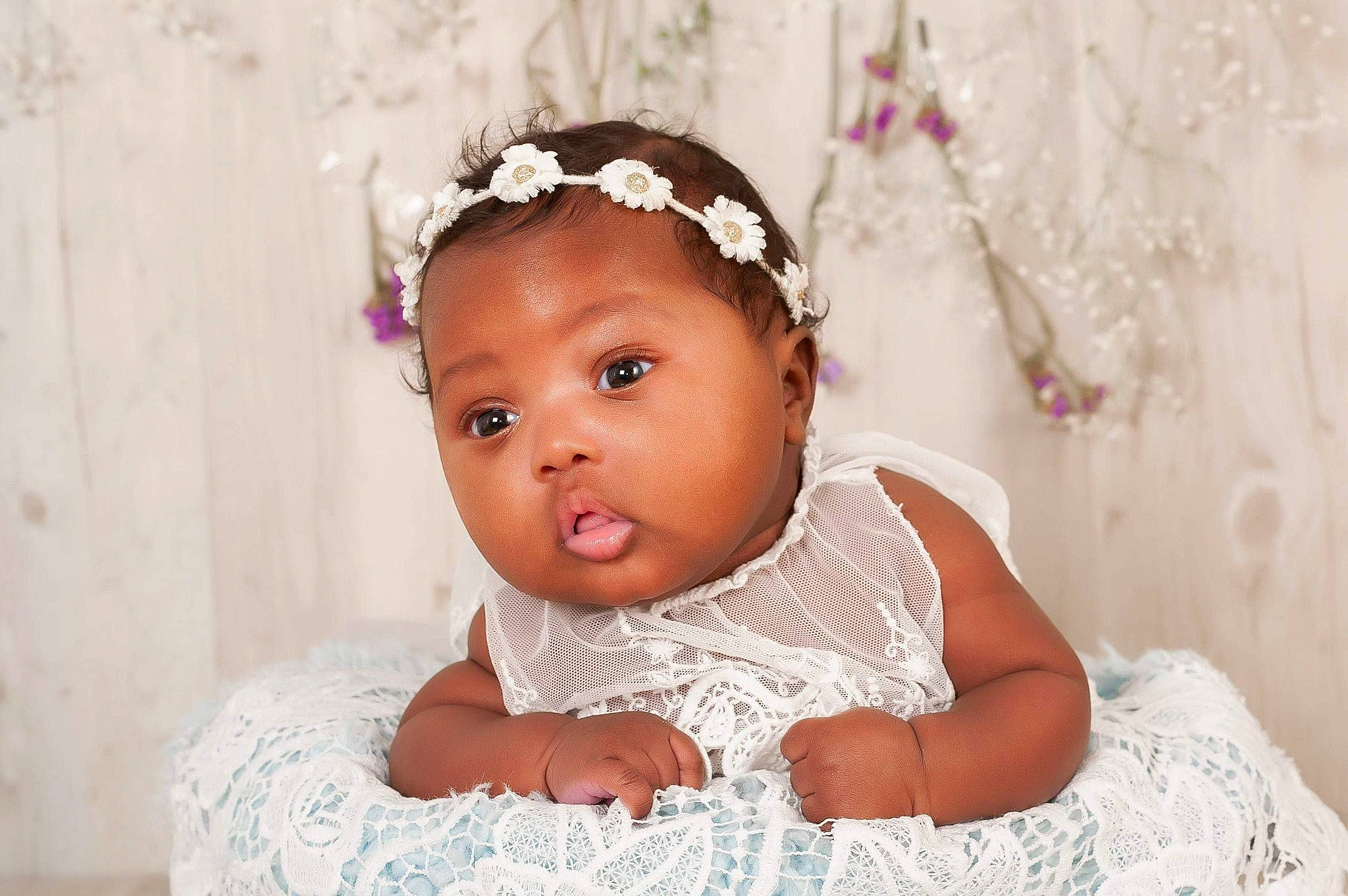 Alanya participe au concours pour gagner de l'argent avec cette photo : child, girl, hair_accessory, headband, headgear, headpiece, infant, jewellery, person, toddler