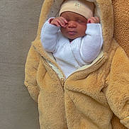 Abigaelle participe au concours pour gagner de l'argent avec cette photo : newborn, baby, infant, sleeping, onesie, bear_costume, hat, blanket, soft_texture, cozy, cute, child, indoor, resting, face, hands, clothing, warm, toddler, person