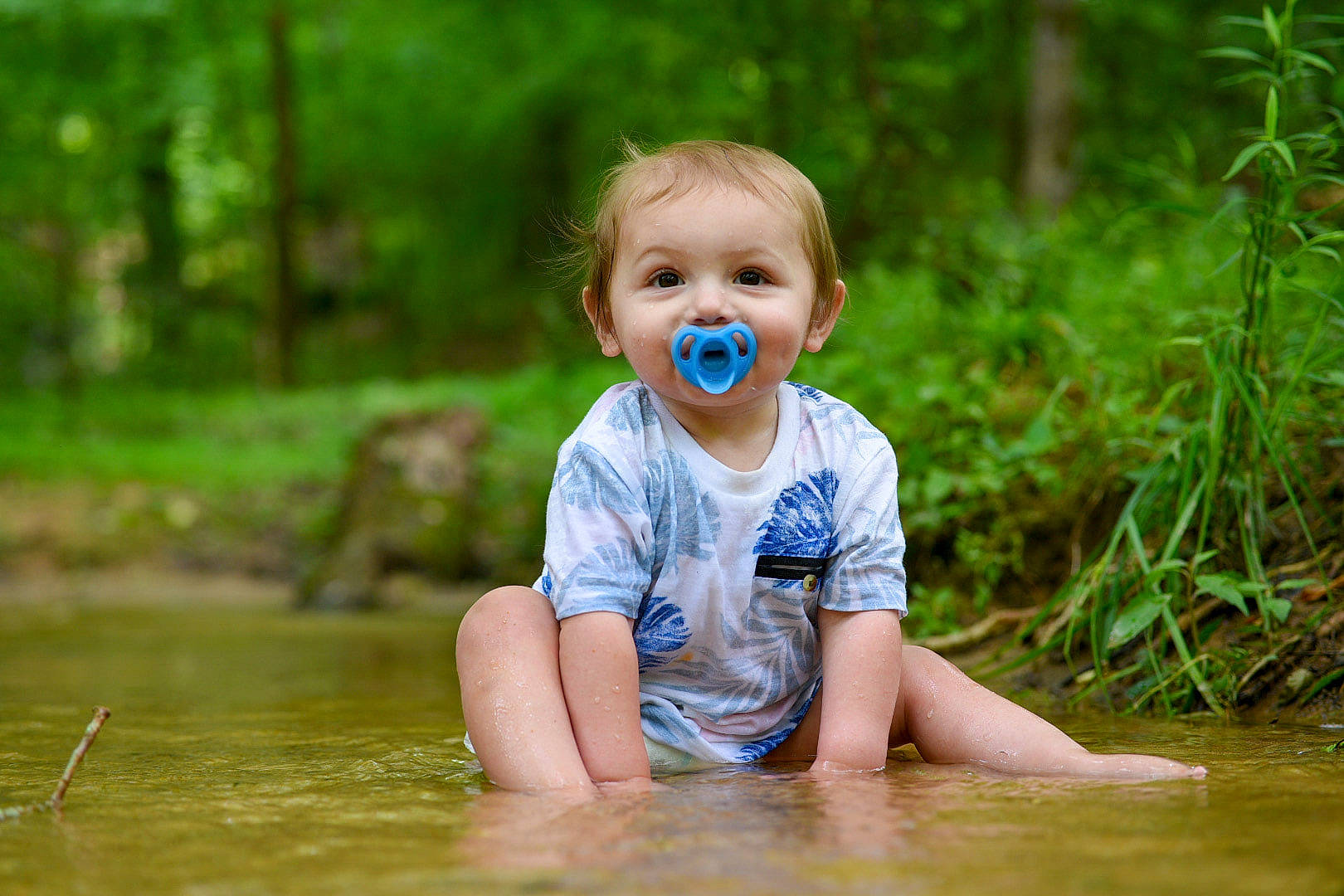 Makai is registered to the contest to win money with this photo: bank, blond, fun, grass, happy, lake, leaf, leisure, natural_landscape, nature, people_in_nature, person, plant, recreation, smile, summer, sunlight, toddler, tree, water