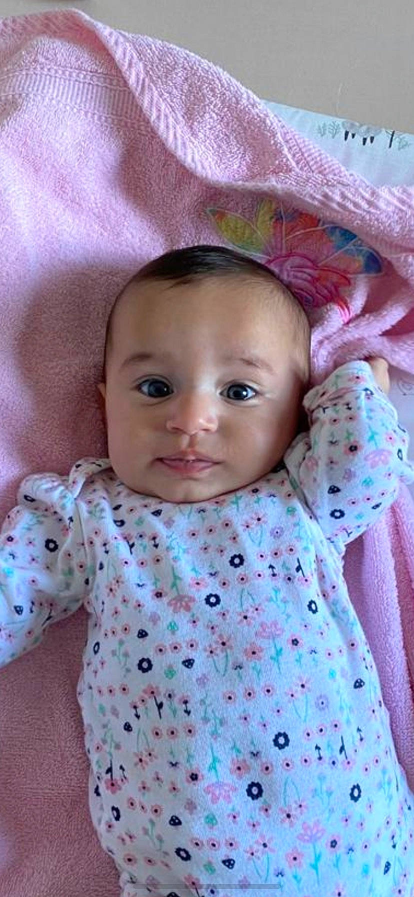 Charlie a rejoint le concours — aidez-le/la à gagner de superbes lots ! baby, baby_toddler_clothing, cheek, chin, dress, eye, facial_expression, fashion, hairstyle, head, human, iris, lip, nose, outerwear, person, pink, skin, sleeve, textile