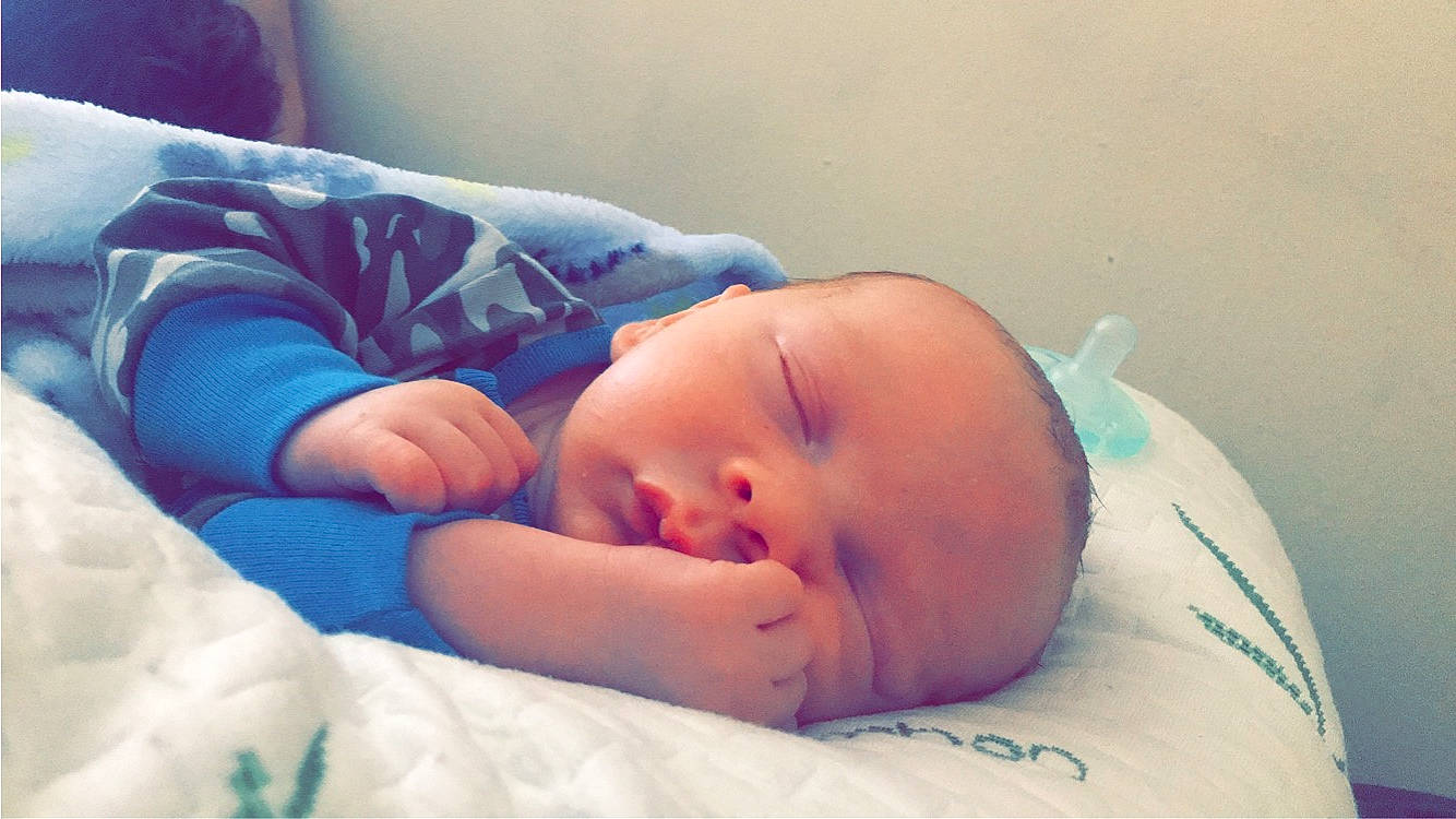 Lukus is registered to the contest to win money with this photo: baby, baby_products, baby_sleeping, baby_toddler_clothing, bedding, bedtime, cheek, child, childbirth, comfort, iris, linens, nap, nose, person, portrait_photography, room, sleep, toddler