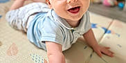 Rafaël a rejoint le concours — aidez-le/la à gagner de superbes lots ! baby, smile, child, play_mat, indoor, happy, infant, cute, portrait, reaching, blue_shirt, shorts, floor, face, hand, young_child, crawling, home, bright, soft_light