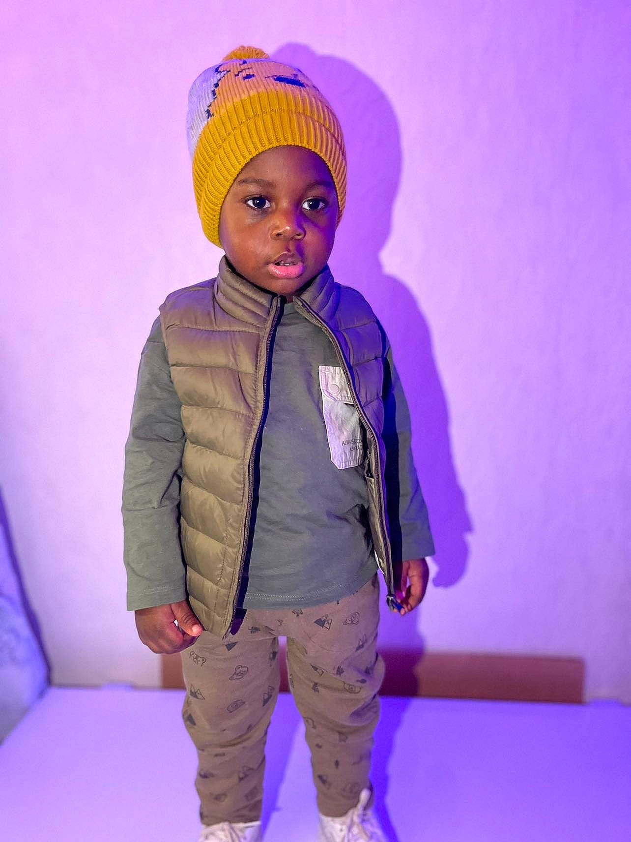 Amady participe au concours pour gagner de l'argent avec cette photo : beanie, cap, child, costume_hat, denim, electric_blue, fashion_accessory, fashion_design, fun, illustration, knit_cap, magenta, outerwear, person, personal_protective_equipment, pink, purple, sleeve, toddler, toy