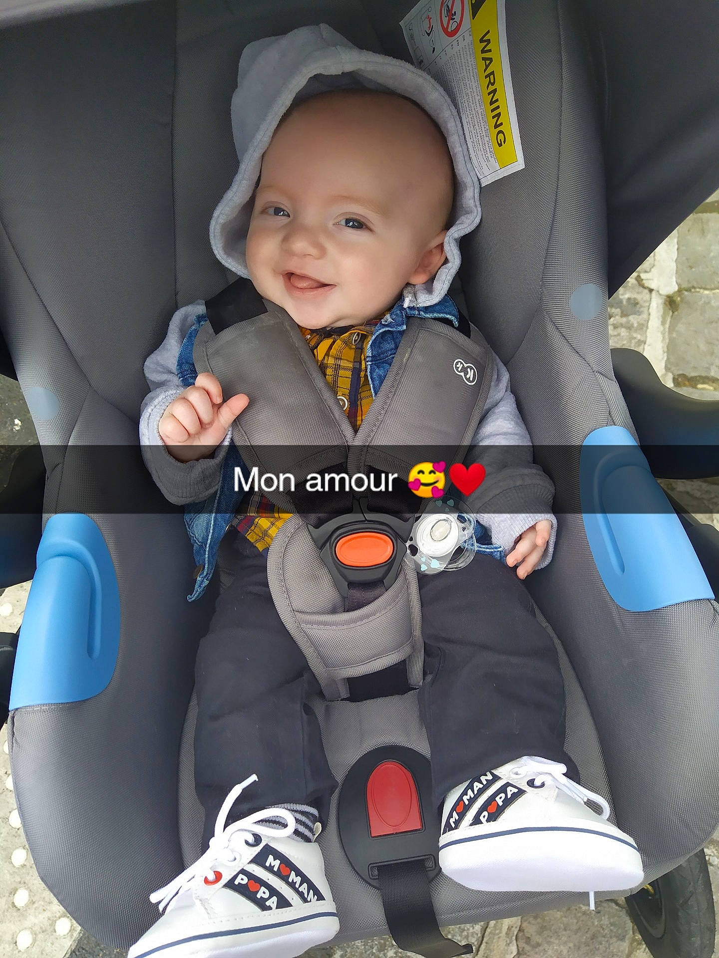 Lyam participe au concours pour gagner de l'argent avec cette photo : auto_part, automotive_design, automotive_tire, baby, baby_carriage, baby_products, black, car_seat, car_seat_cover, child, comfort, electric_blue, family_car, motor_vehicle, person, photograph, product, smile, toddler, wheel