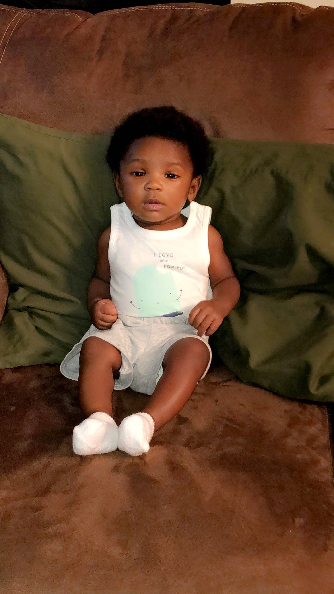 Miere is registered to the contest to win money with this photo: arm, baby, baby_toddler_clothing, cheek, chin, comfort, finger, flash_photography, hand, happy, human_body, iris, leg, mammal, mouth, neck, nose, person, skin, sleeve