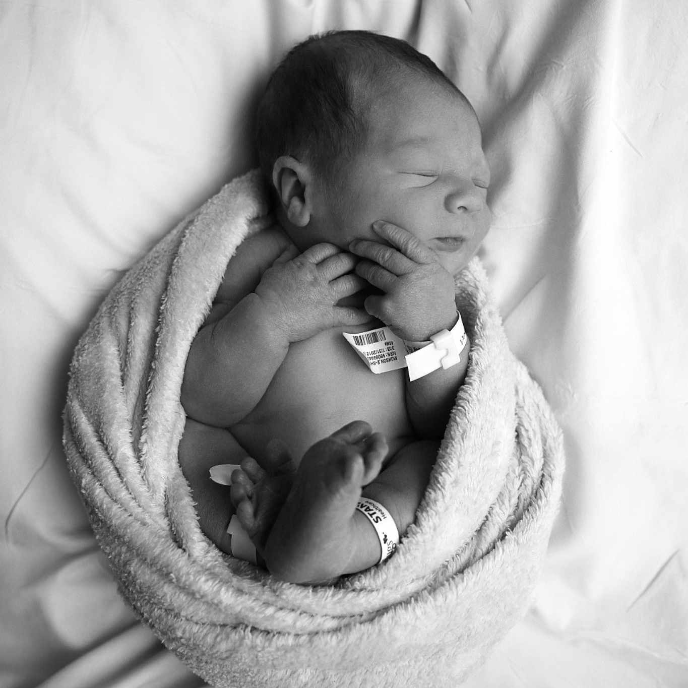 Nason is registered to the contest to win money with this photo: black, black_and_white, child, eye, face, girl, hand, infant, monochrome, monochrome_photography, nose, person, photograph, photography, portrait_photography, sleep, smile, snapshot, toddler