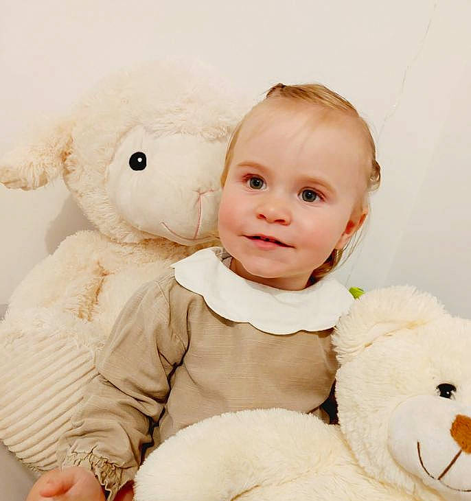 Eden participe au concours pour gagner de l'argent avec cette photo : baby, baby_toddler_clothing, baby_toys, cheek, child, fur, gesture, happy, mammal, nose, person, pink, plush, skin, sleeve, stuffed_toy, teddy_bear, textile, toddler, toy